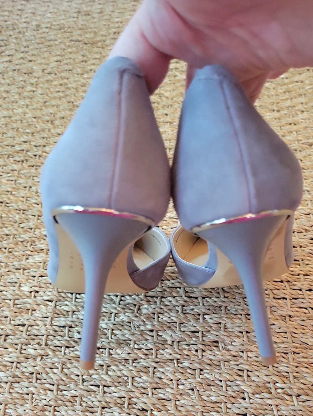 White House Black Market Ella Ash Gray Leather Pumps Pointed Toe Size 6